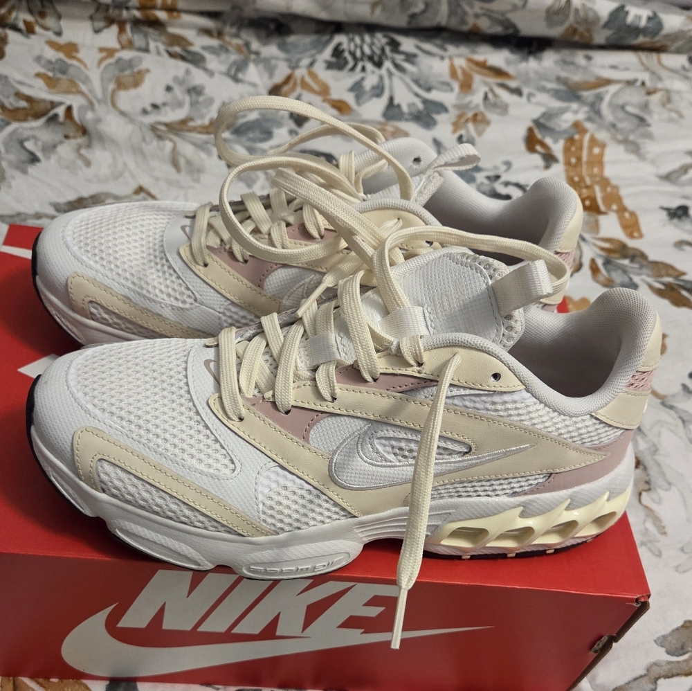 Nike Zoom Air Fire Women's White and Cream Sneakers